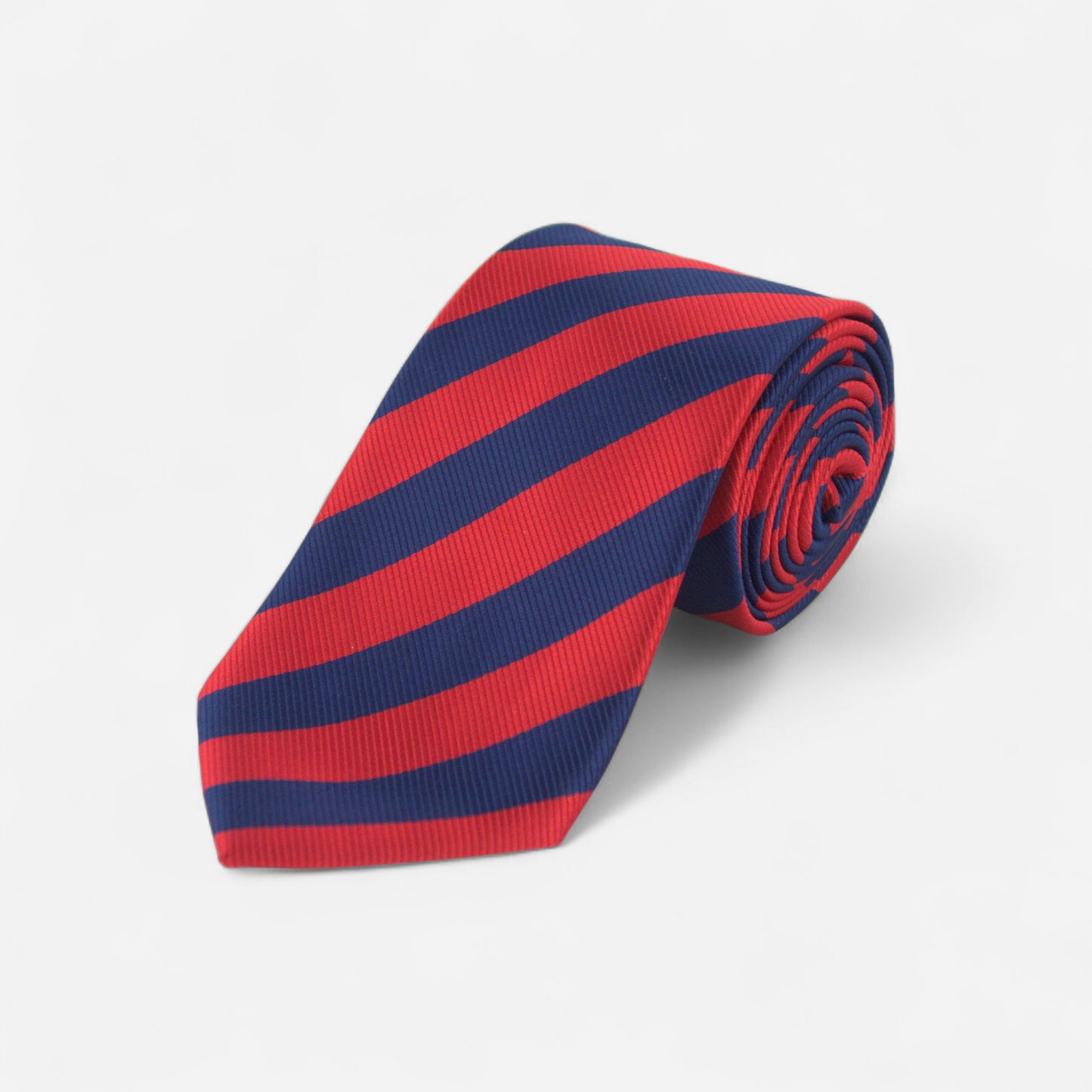 Cravate rayée rouge et bleu marine